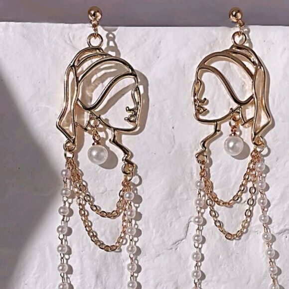Faux Pearl Figure Fashion Earrings Girl with a Pearl - Picture 1 of 3